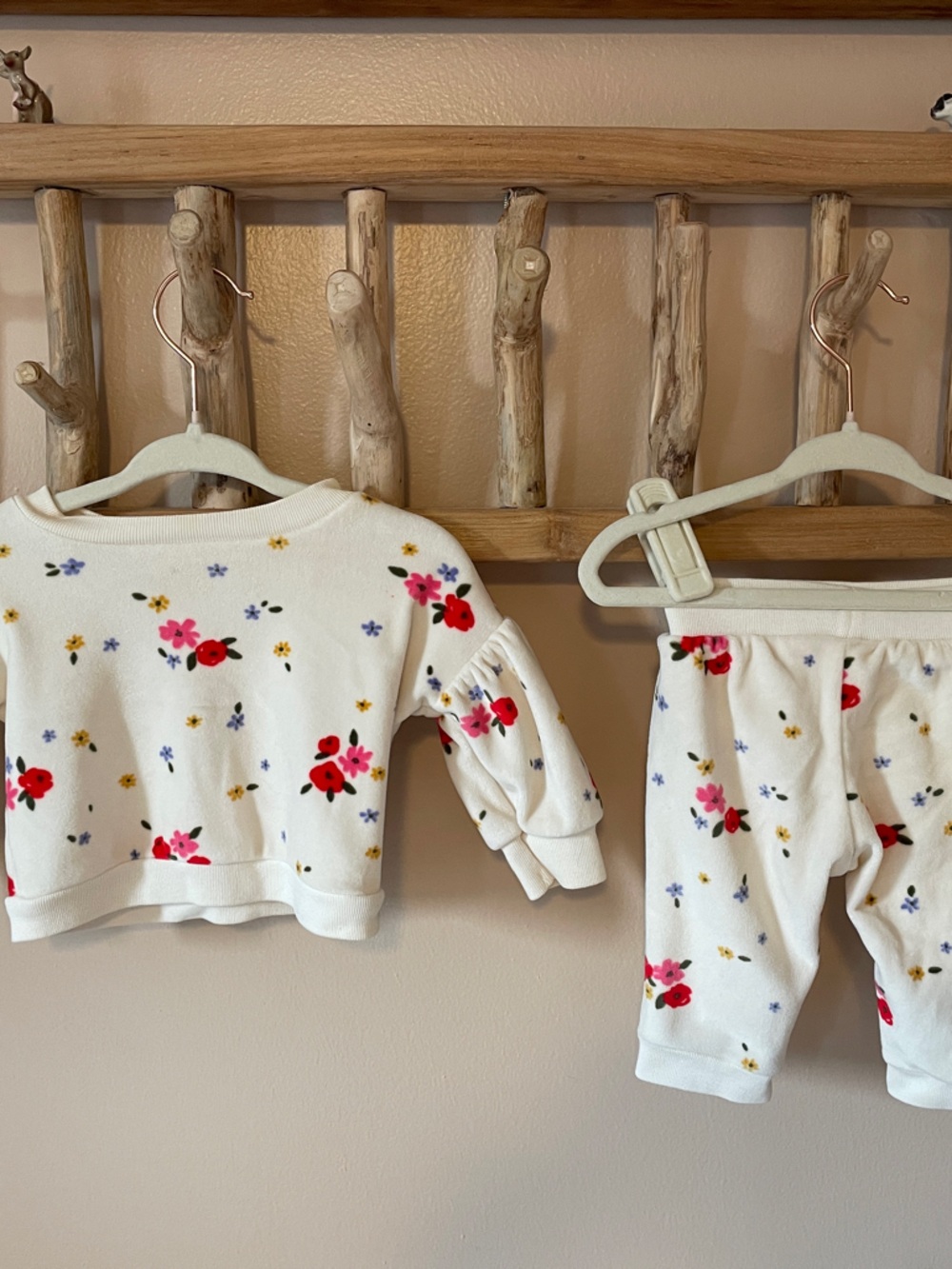 Cat & Jack White Floral Sweatshirt and Pants Set